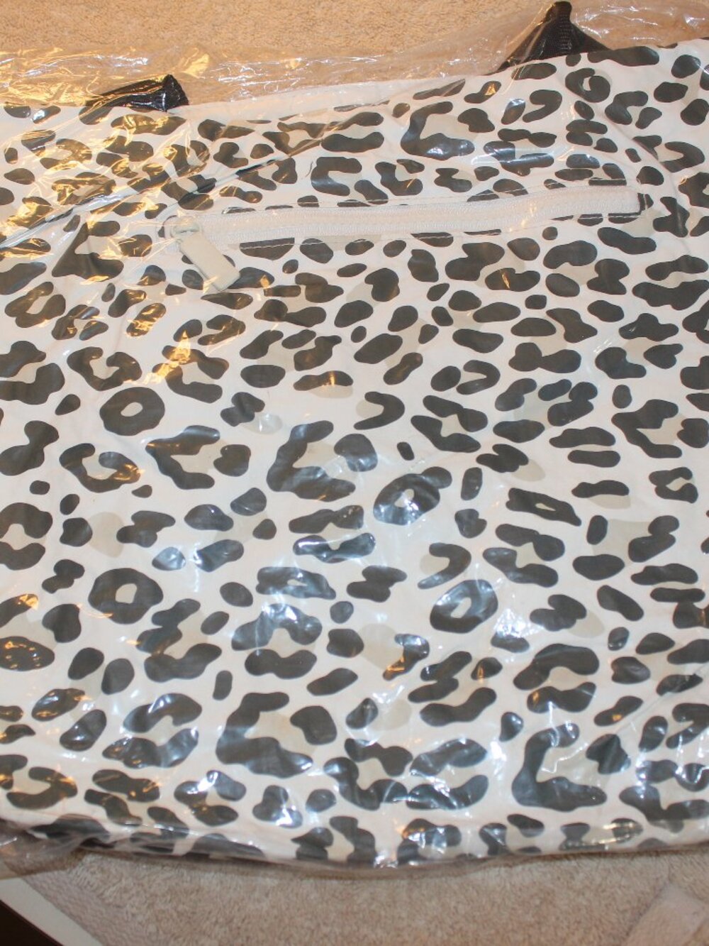 ALOHA Collection Color Series Zip Tote Snow Leopard Print White Black Splash-Pro